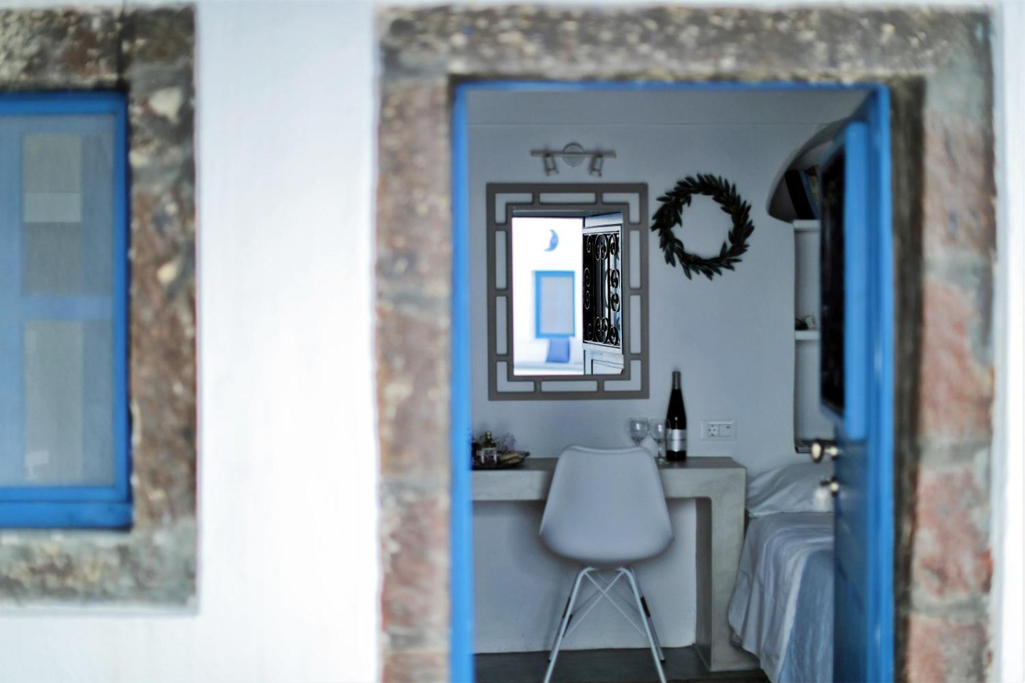 Guest house Whitewashed Messaria (Santorini)