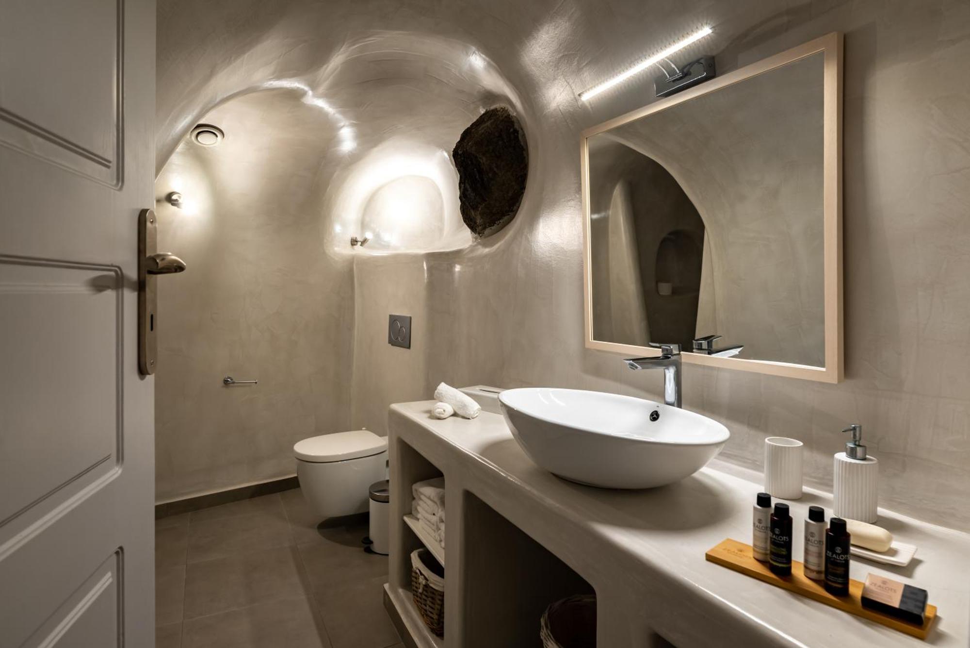 Whitewashed Guest house Messaria (Santorini)